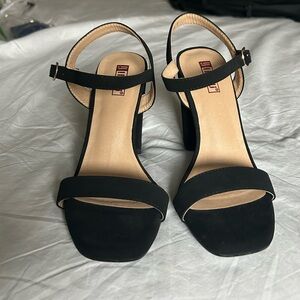 Idifu Black Heels from Amazon